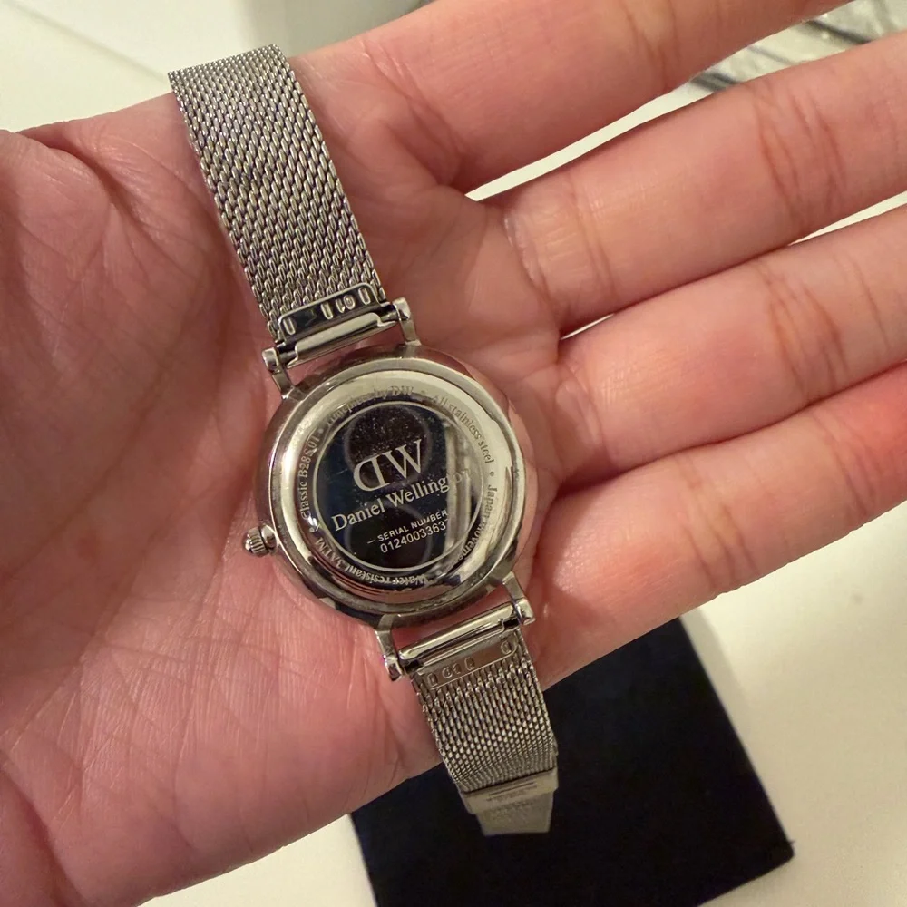 Daniel Wellington Watch - Picture 3 of 3